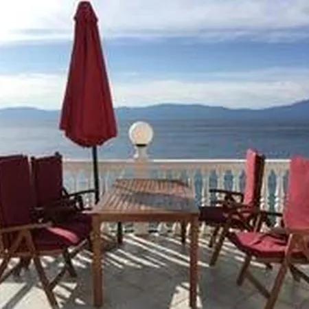 Inga Apartment Brist